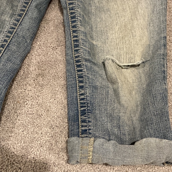 a.n.a - A NEW APPROACH Distressed Capri Jeans - Picture 4 of 10